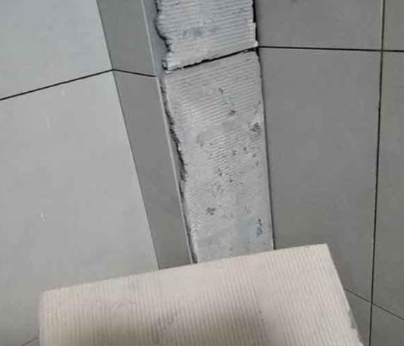 罗定瓷砖空鼓维修公司分享下厨房瓷砖脱落的补救措施。